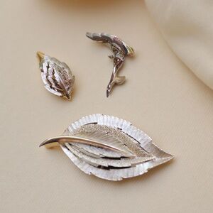 Elegant Gold Leaf Earrings & Brooch Set